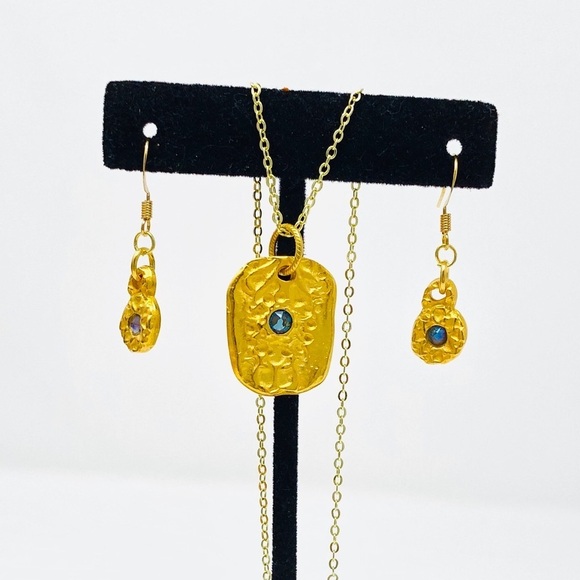 Hammered goldtone earrings & necklace - Picture 2 of 5